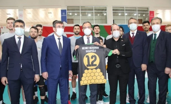 Bakan Kasapoğlu: "Hükümet olarak tüm kadrolarımızla milletimizin emrindeyiz"