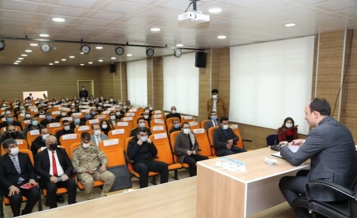 Başkale’de muhtarlar toplantısı