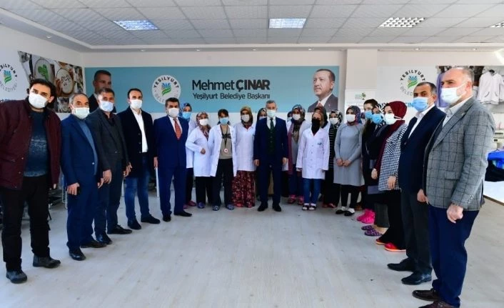 Başkan Çınar, tekstil kursunu ziyaret etti