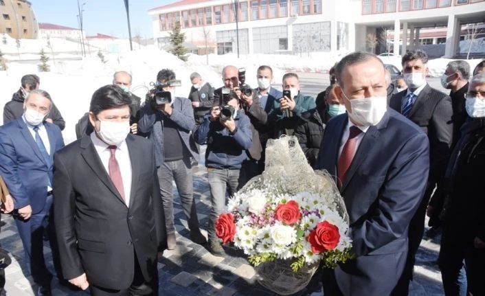 Bitlis Eren Üniversitesinde rektör değişikliği