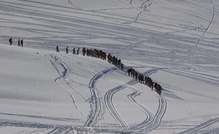 Van'da çığ timi güvenlik korucuları afetlere hazırlanıyor