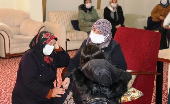 Diyarbakır annelerinden Malatyalı şehidin ailesine taziye ziyareti
