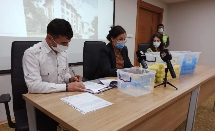Elazığ’da 167  hak sahibi  kurayla  evlerine kavuştu