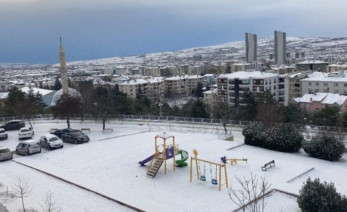 Elazığ’da kar etkili oldu, 101 köy yolu kapandı
