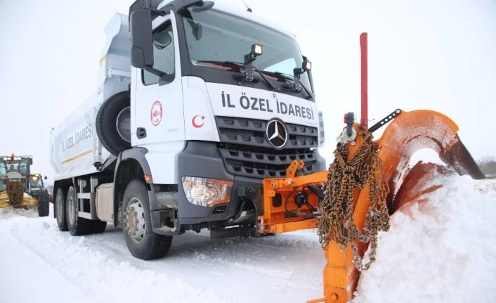 Elazığ’da kar nedeniyle kapanan 148 köy yolu açıldı, 121’i için çalışma sürüyor