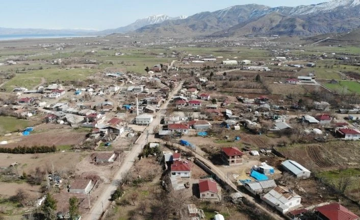 Elazığ’da karantinaya alınan mahalle havadan görüntülendi