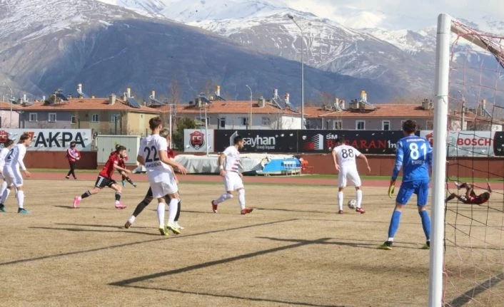 Erzincan ile Hekimoğlu yenişemedi