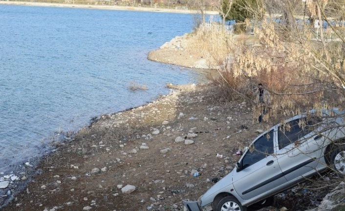 Faciayı yol kenarındaki kayalar önledi: 3 kişi ölümden döndü