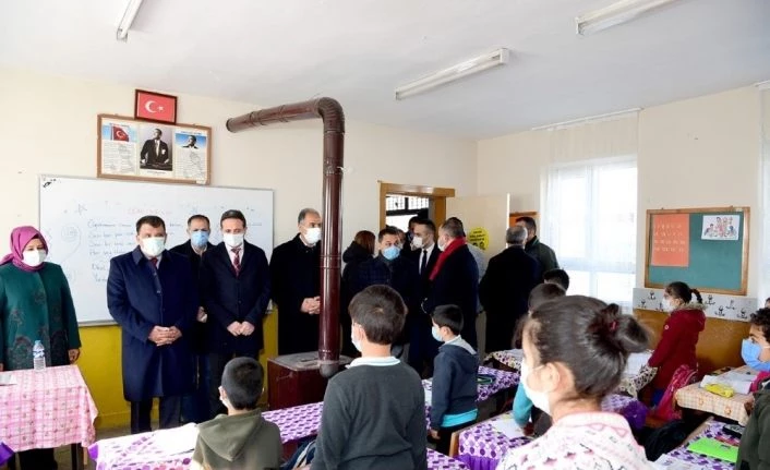 Gürkan’den yüz yüze eğitime başlayan öğrencilere sürpriz