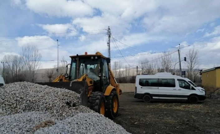 Gürpınar Belediyesi ilçeye yeni bir minibüs durağı kazandırıyor