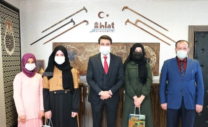 Hafızlık eğitimini tamamlayan öğrenciler ödüllendirildi