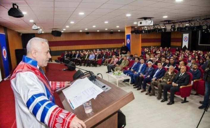 Hakkari Üniversitesi Rektörü Pakiş değişti mi, devam mı etti?