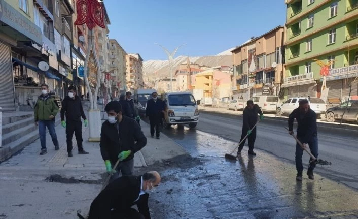 Hakkari’de kısıtlama sessizliğinde temizlik seferberliği