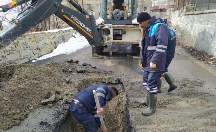 Hakkari’de su arızası çalışması