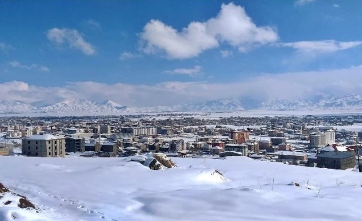 Kar altında güzelleşen Yüksekova