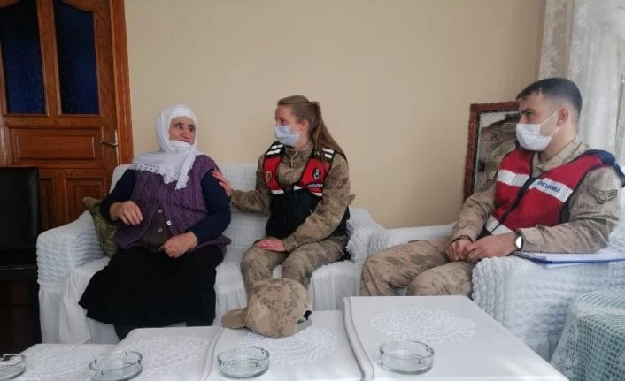 Kars’ta jandarma yaşlıları unutmadı