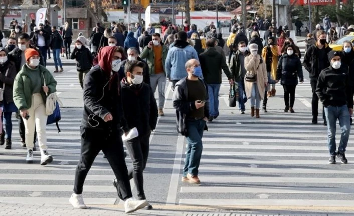 Örgün eğitim kurumu öğrenci, öğretmen ve çalışanları, sokağa çıkma kısıtlamalarından muaf tutuldu