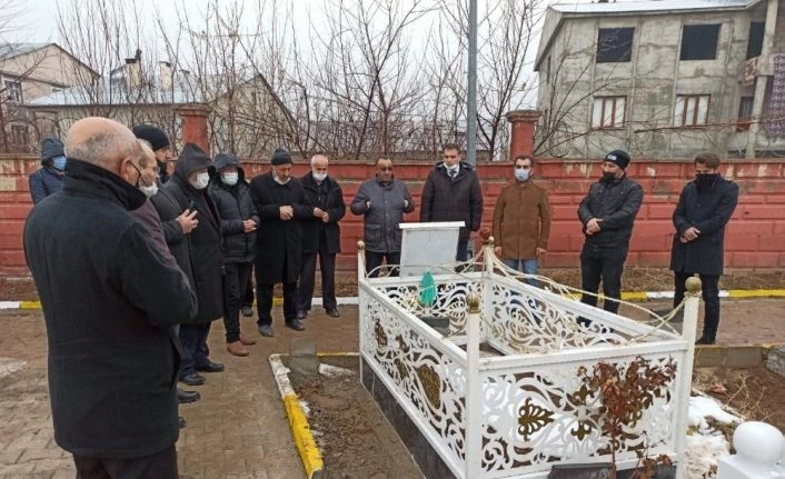 SP çığda hayatını kaybeden Başkan Kurt’un kabrini ziyaret etti