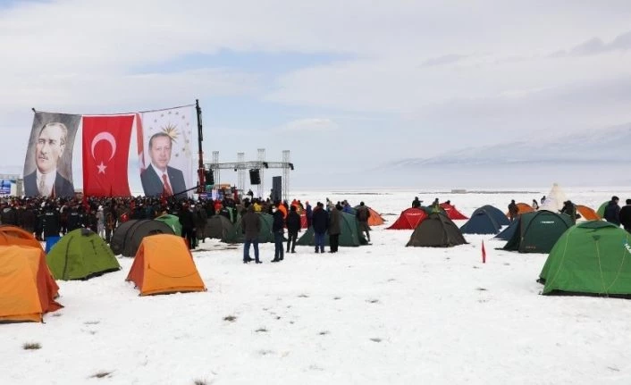 Terörden arındırılan Ağrı Dağı yeniden tırmanışa açıldı