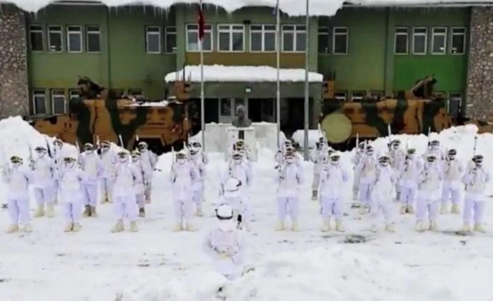 Tunceli’de jandarma komandolardan "Her yerde ben varım" mesajı