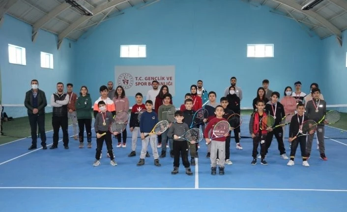 Ağrı’da İstiklal Marşı’nın Kabulü ve M.Akif Ersoy Anma Tenis Turnuvası düzenlendi