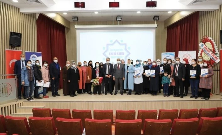 Başarılı kursiyerlere sertifikaları takdim edildi