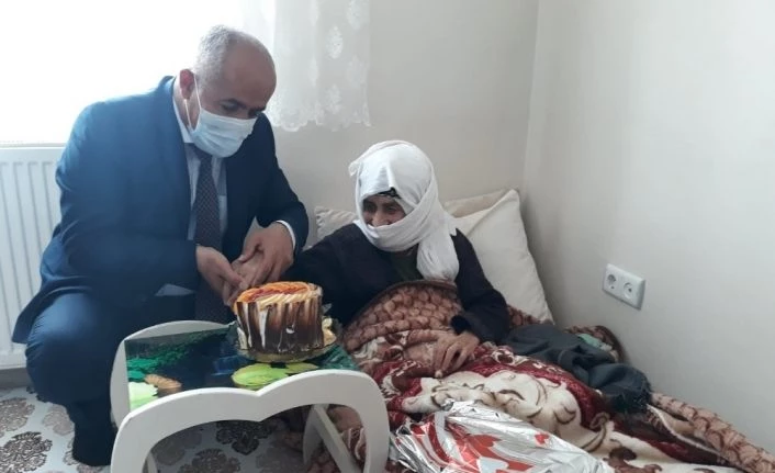 Çaldıran Belediye Başkanı Ensari yaşlıları unutmadı