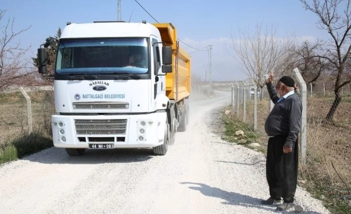 Battalgazi’de kırsal mahallelerin asfalt sorunu çözülüyor