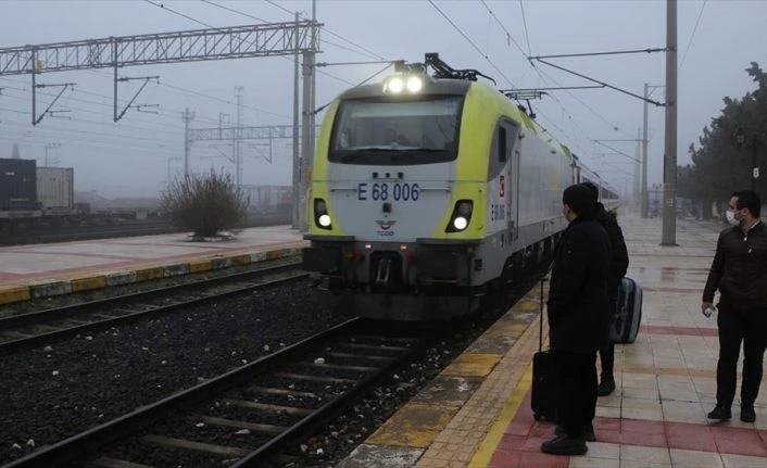 Bölgesel tren seferleri bir yıl sonra Kovid-19 tedbirleriyle yeniden başladı