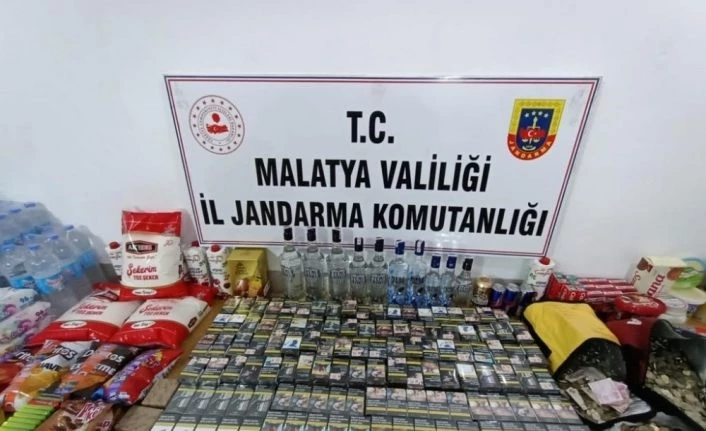 Çaldıklarını götüremeden yakalandılar