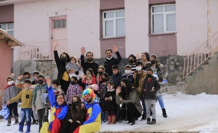 Çocuklar için oyuncak seferberliği, gönüllüler 30 köyde 520 çocuğa ulaştı