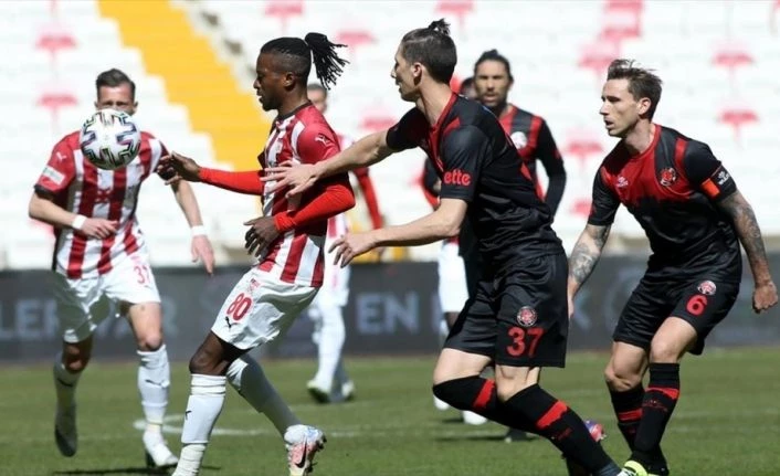 Demir Grup Sivasspor sahasında kazandı