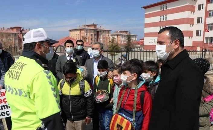 Edremit’te ‘Kırmızı Çizgimizi Çekiyoruz’ uygulaması
