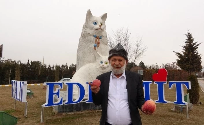 ‘Elmacı Dede’ Mehmetçik için bin 614 kilometre yol kat etti