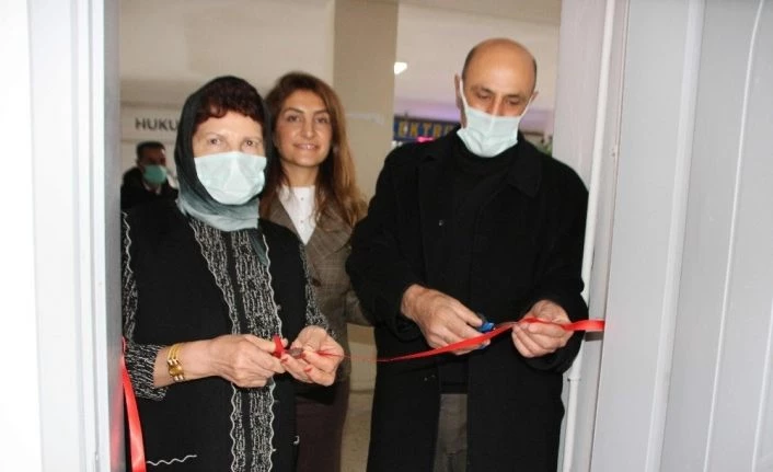 Emekli müdür yıllar sonra avukat kızıyla Varto’ya döndü