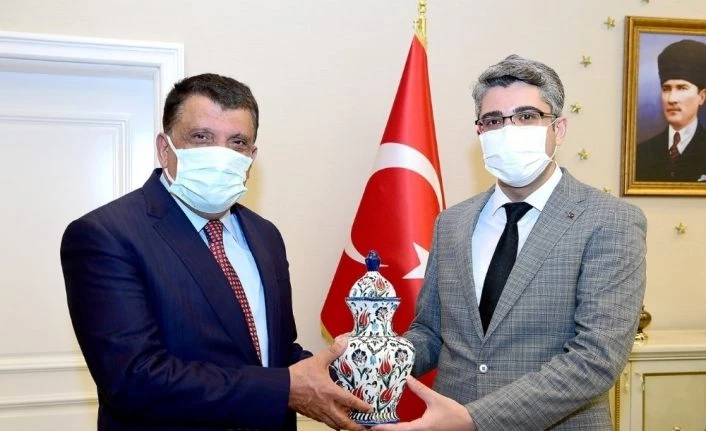 Gürkan Darende belediyesi ve kaymakamlığını ziyaret etti
