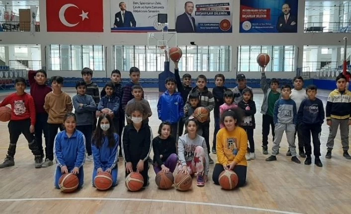 Hakkari Belediyesinin kurslarına büyük ilgi