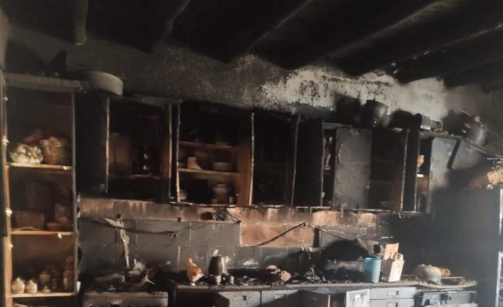 Hakkari’de 7 nüfuslu ailenin evi yangında kül oldu
