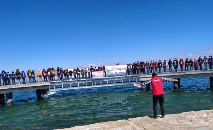 Hakkâri ve Muş’tan gelen öğrenciler Van’ı gezdi