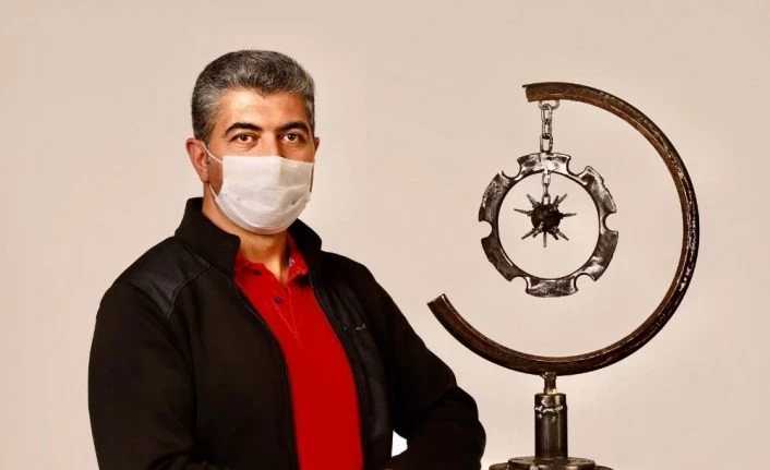 Hurda metaller, araba parçaları ve atık malzemeler sanat malzemesine dönüştürüyor
