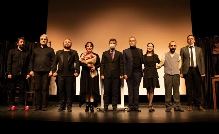İpekyolu Belediyesi tarafından “Âkif Olmak” isimli oyun sahnelendi