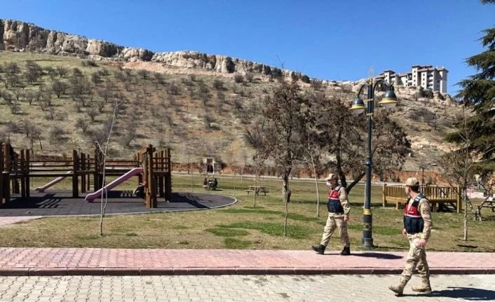 Jandarma ekipleri korona virüse karşı denetimde