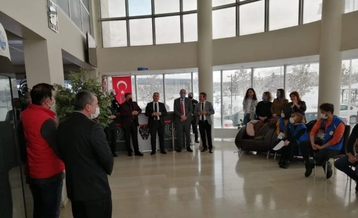 Kadınlar için çaldı söylediler