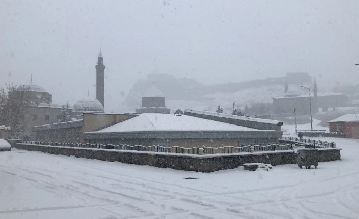 Kars yeniden kara teslim oldu