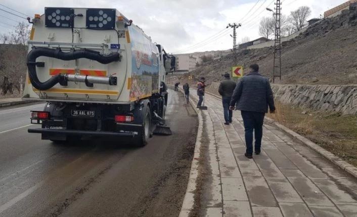 Kars’ta belediyeden bahar temizliği!