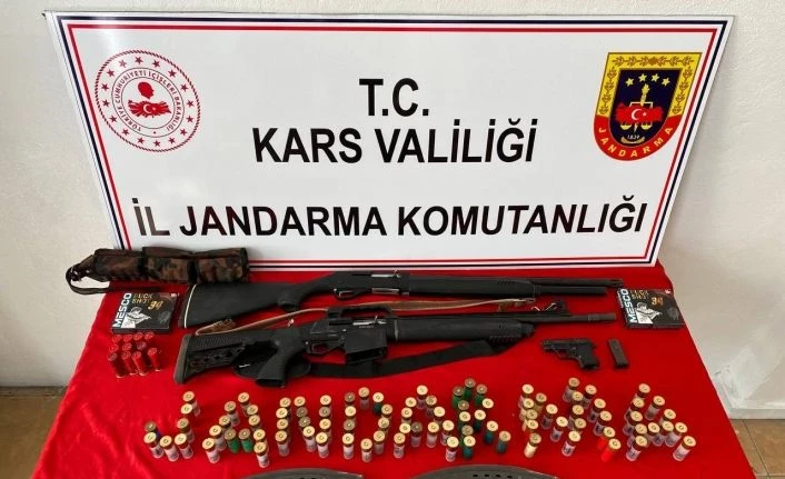 Kars’ta jandarma cinayet silahlarını ele geçirdi
