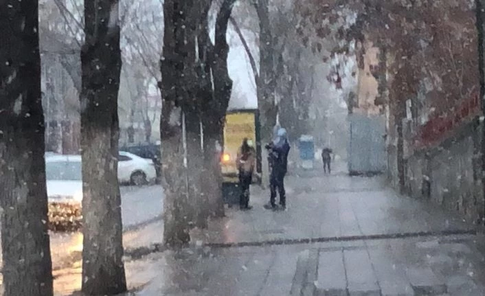 Kars’ta kar yağışı etkili oluyor