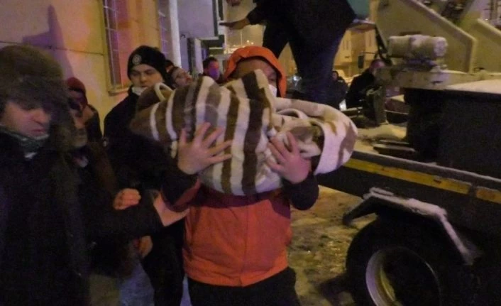 Kars’ta yangında can pazarı