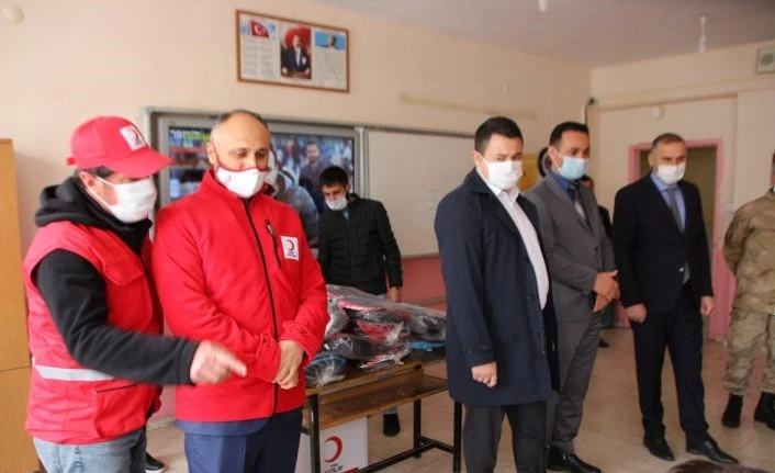 Kaymakam Avcı’dan Çaylar YBO’ya kütüphane müjdesi