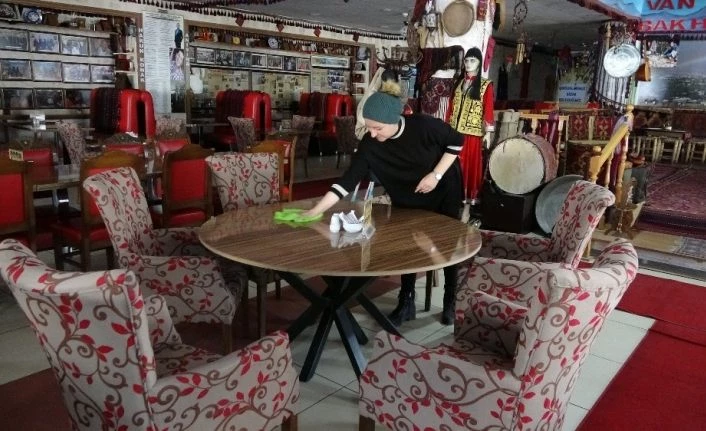 Kısıtlamanın kaldırıldığı Van’da esnaf hazırlıklarını tamamladı